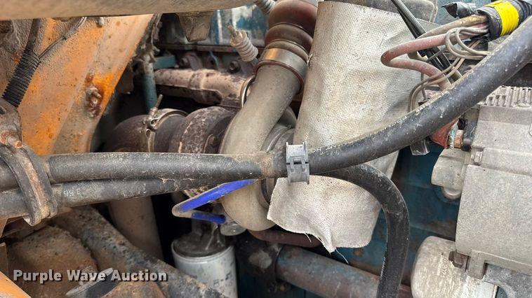 image for item DO2268 2000 International 4900 dump truck