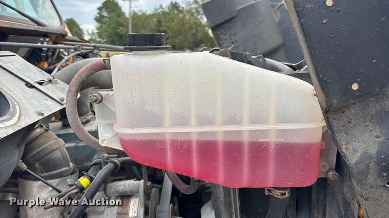 image for item DO2268 2000 International 4900 dump truck