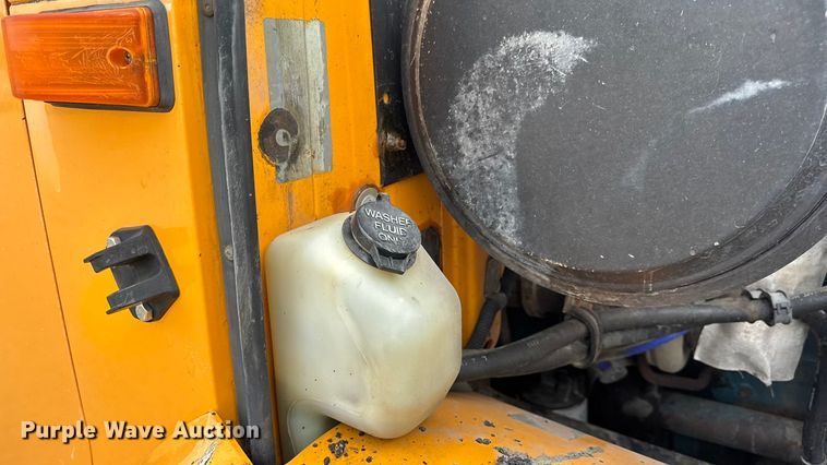 image for item DO2268 2000 International 4900 dump truck