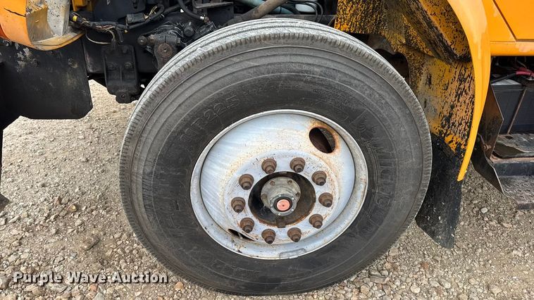 image for item DO2268 2000 International 4900 dump truck