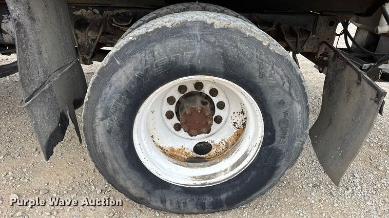 image for item DO2268 2000 International 4900 dump truck