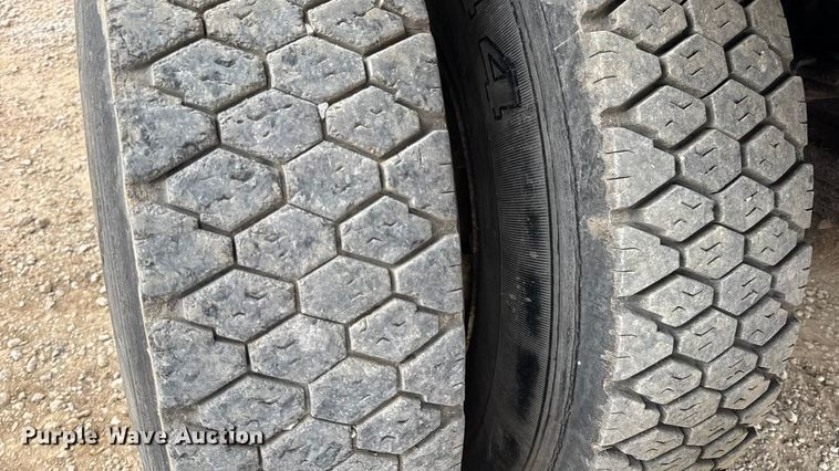 image for item DO2268 2000 International 4900 dump truck