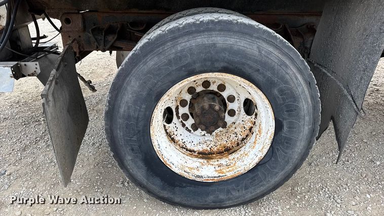 image for item DO2268 2000 International 4900 dump truck