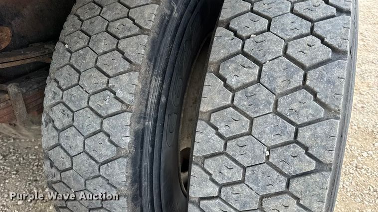 image for item DO2268 2000 International 4900 dump truck