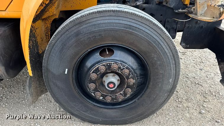 image for item DO2268 2000 International 4900 dump truck