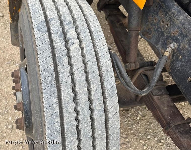 image for item DO2268 2000 International 4900 dump truck