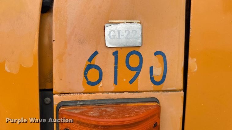 image for item DO2268 2000 International 4900 dump truck