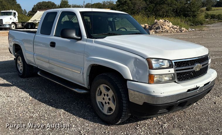 image for item DT4965 2007 Chevrolet Silverado Ext. Cab pickup truck
