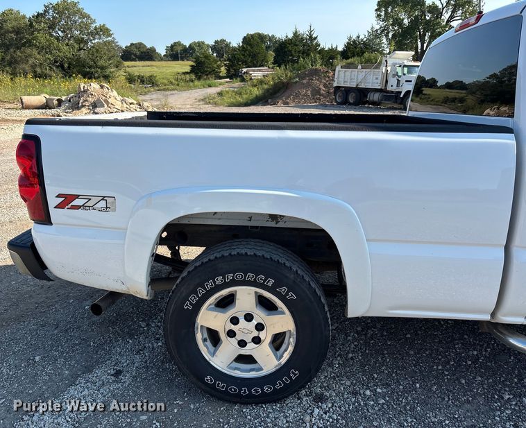 image for item DT4965 2007 Chevrolet Silverado Ext. Cab pickup truck