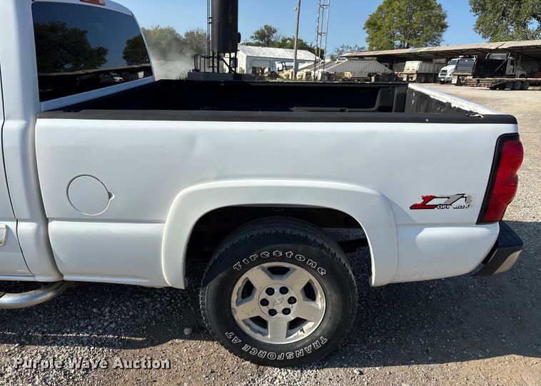 image for item DT4965 2007 Chevrolet Silverado Ext. Cab pickup truck