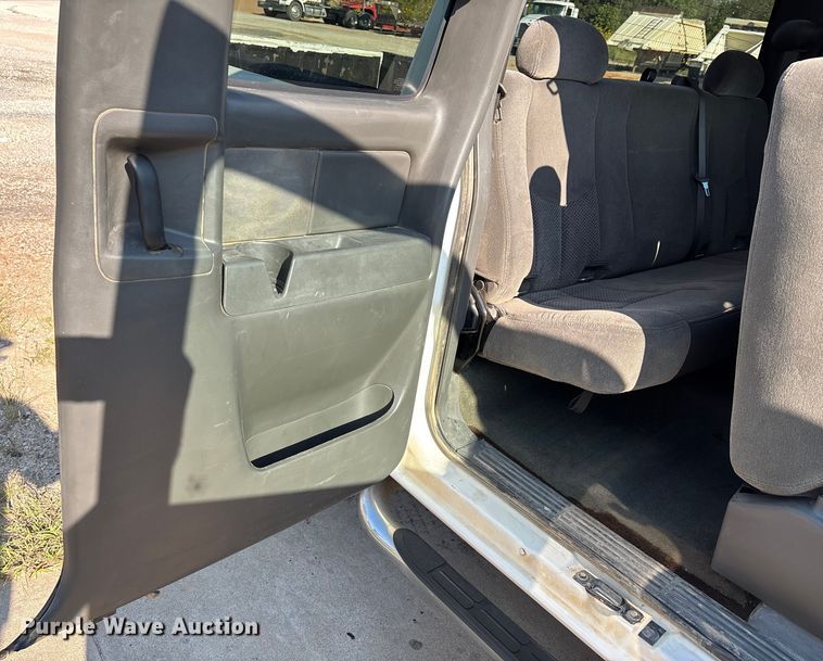 image for item DT4965 2007 Chevrolet Silverado Ext. Cab pickup truck