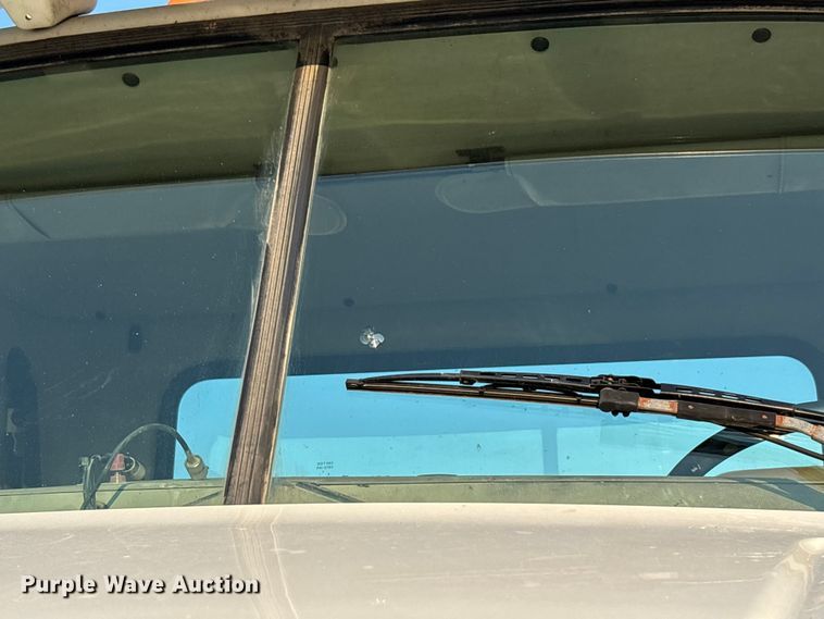 image for item DT4966 2007 Mack 600 semi truck