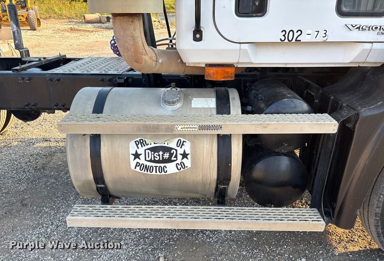 image for item DT4966 2007 Mack 600 semi truck