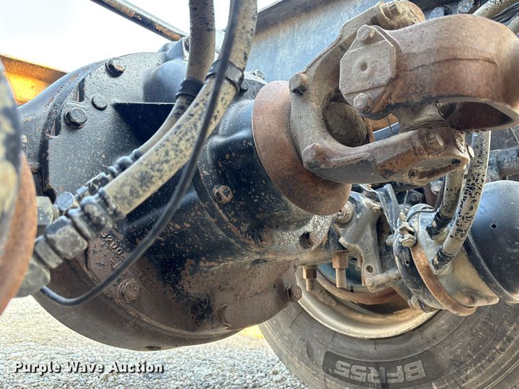 image for item DT4966 2007 Mack 600 semi truck