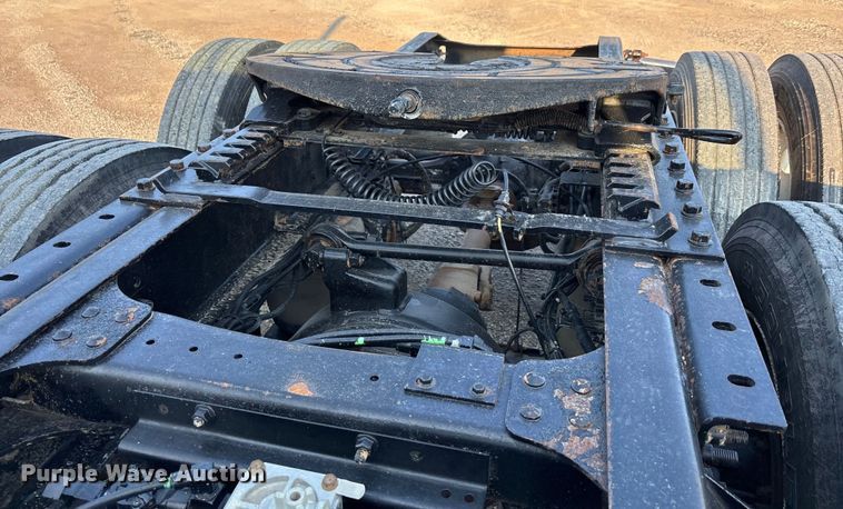 image for item DT4966 2007 Mack 600 semi truck