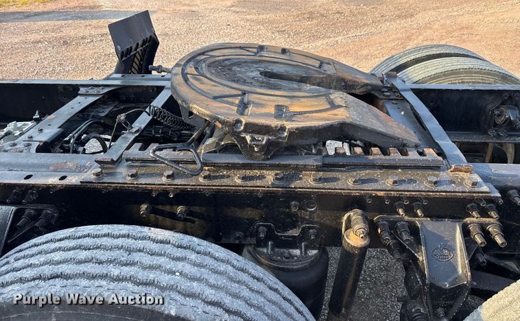 image for item DT4966 2007 Mack 600 semi truck