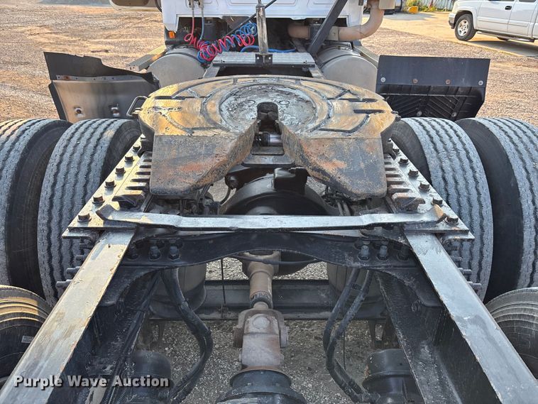 image for item DT4966 2007 Mack 600 semi truck