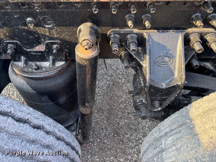 image for item DT4966 2007 Mack 600 semi truck