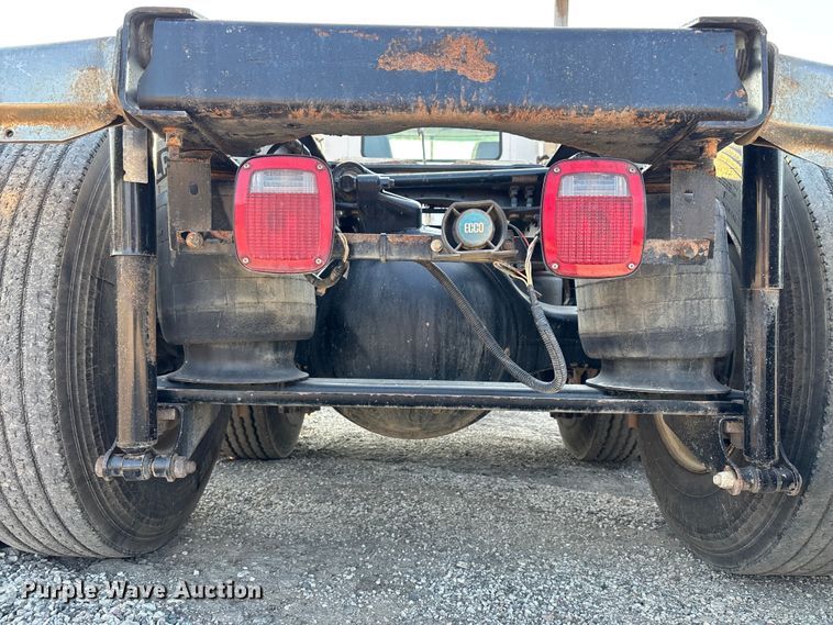 image for item DT4966 2007 Mack 600 semi truck