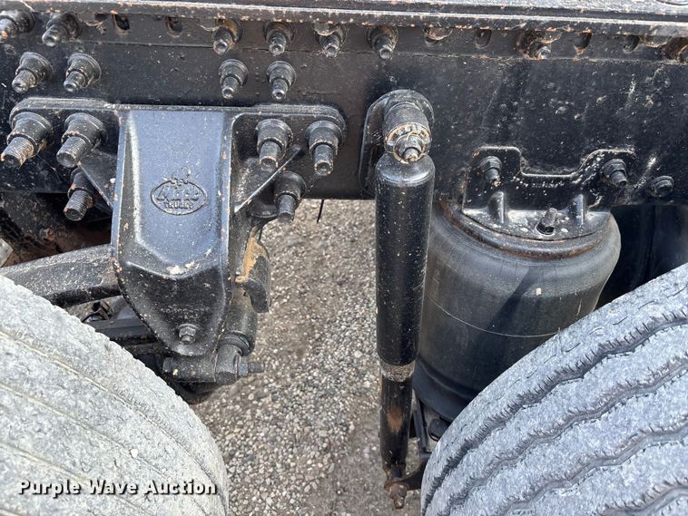 image for item DT4966 2007 Mack 600 semi truck