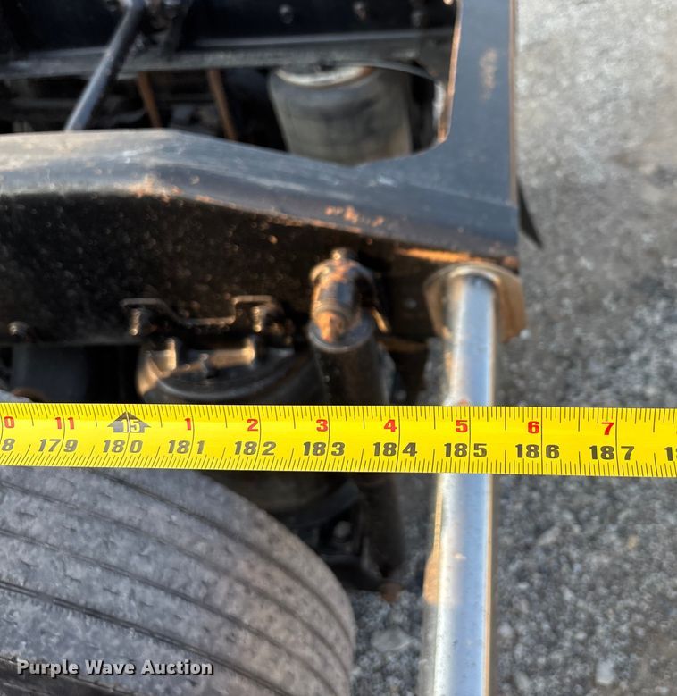 image for item DT4966 2007 Mack 600 semi truck