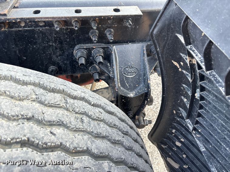 image for item DT4966 2007 Mack 600 semi truck