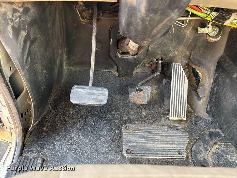 image for item DT4966 2007 Mack 600 semi truck