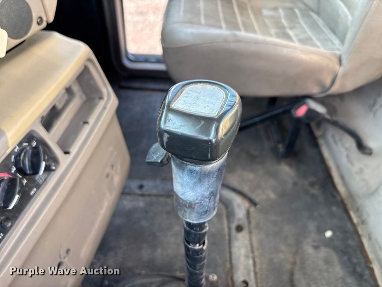 image for item DT4966 2007 Mack 600 semi truck