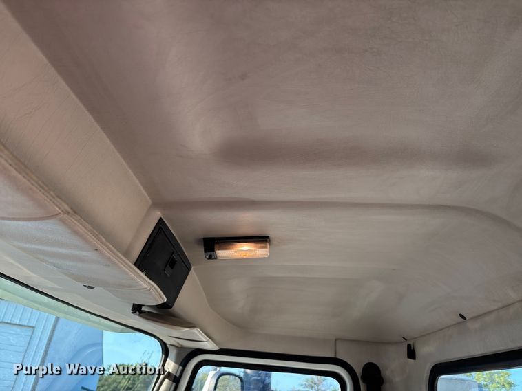 image for item DT4966 2007 Mack 600 semi truck