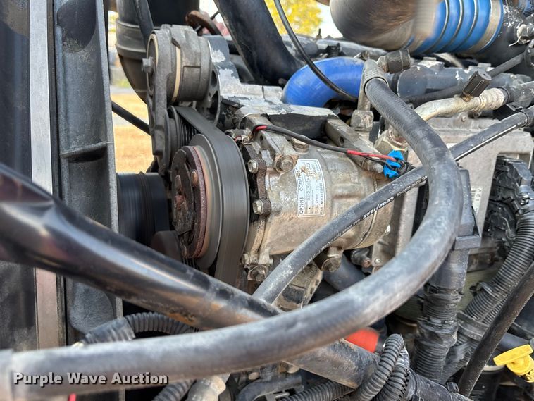 image for item DT4966 2007 Mack 600 semi truck