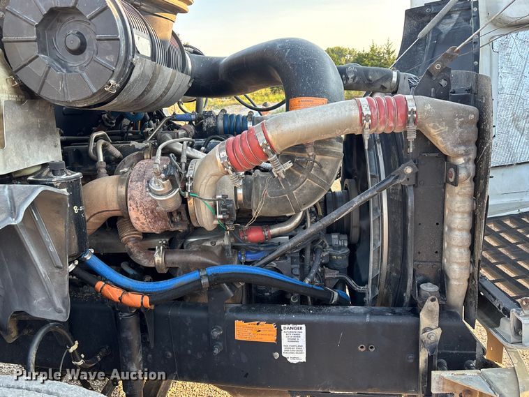 image for item DT4966 2007 Mack 600 semi truck