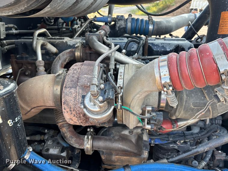 image for item DT4966 2007 Mack 600 semi truck