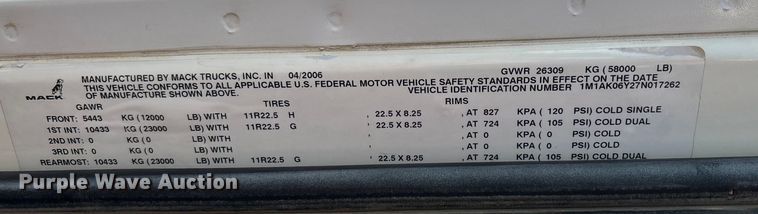 image for item DT4966 2007 Mack 600 semi truck