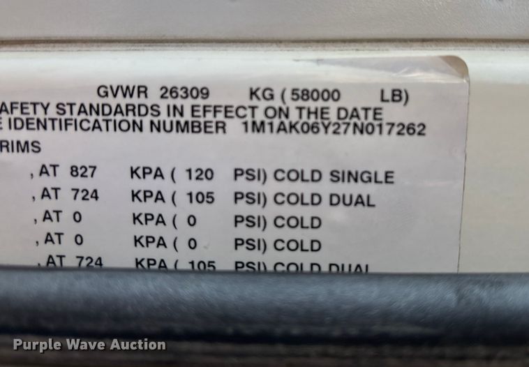 image for item DT4966 2007 Mack 600 semi truck