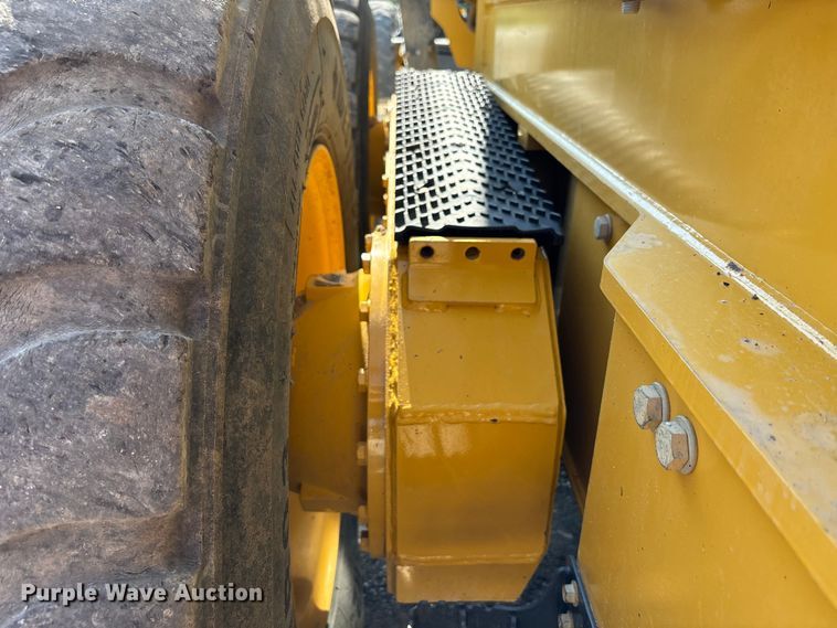 image for item DT4967 2022 John Deere 620G motor grader