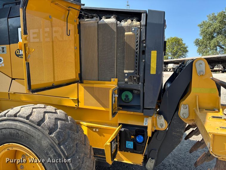 image for item DT4967 2022 John Deere 620G motor grader