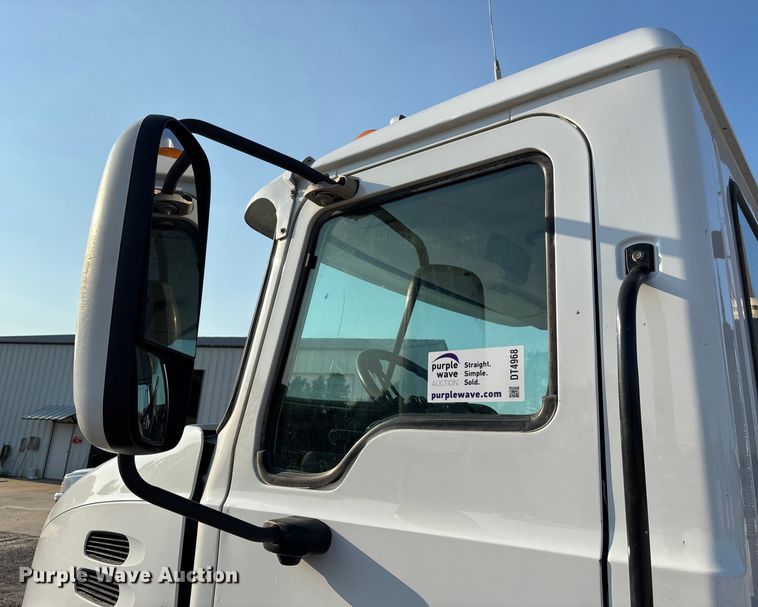 image for item DT4968 2007 Mack 600 semi truck