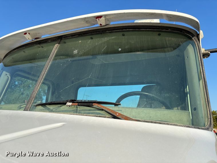 image for item DT4968 2007 Mack 600 semi truck