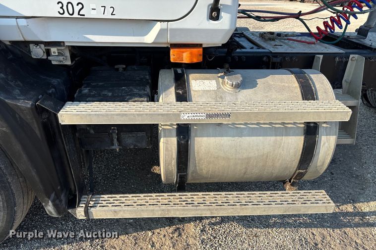 image for item DT4968 2007 Mack 600 semi truck