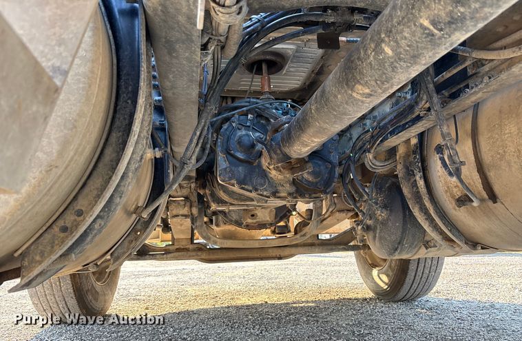 image for item DT4968 2007 Mack 600 semi truck