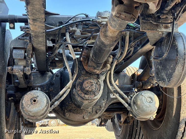 image for item DT4968 2007 Mack 600 semi truck