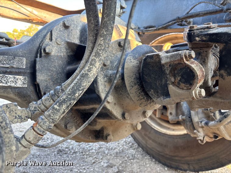 image for item DT4968 2007 Mack 600 semi truck