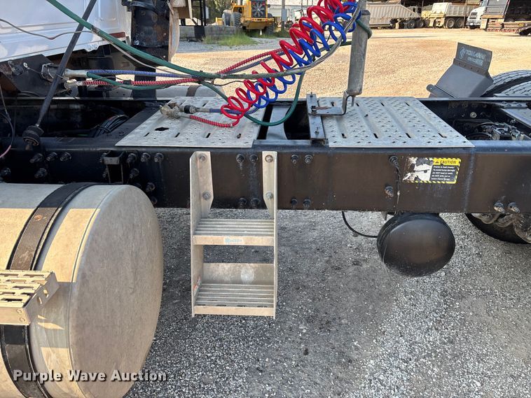 image for item DT4968 2007 Mack 600 semi truck