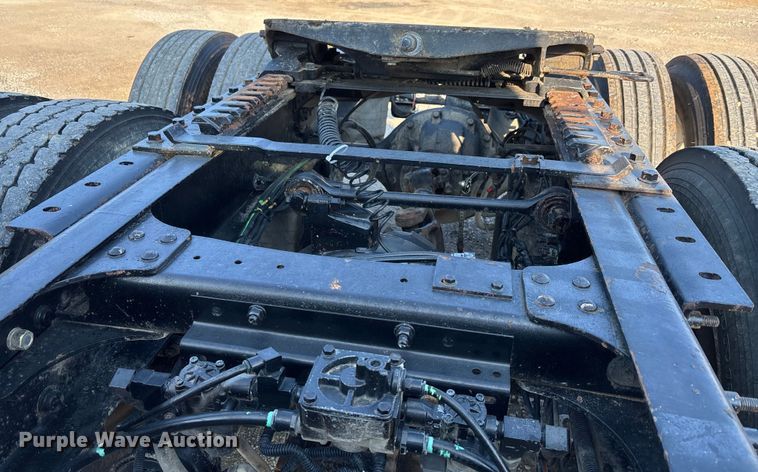 image for item DT4968 2007 Mack 600 semi truck