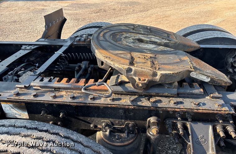 image for item DT4968 2007 Mack 600 semi truck