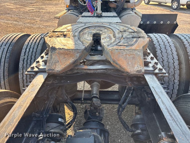 image for item DT4968 2007 Mack 600 semi truck