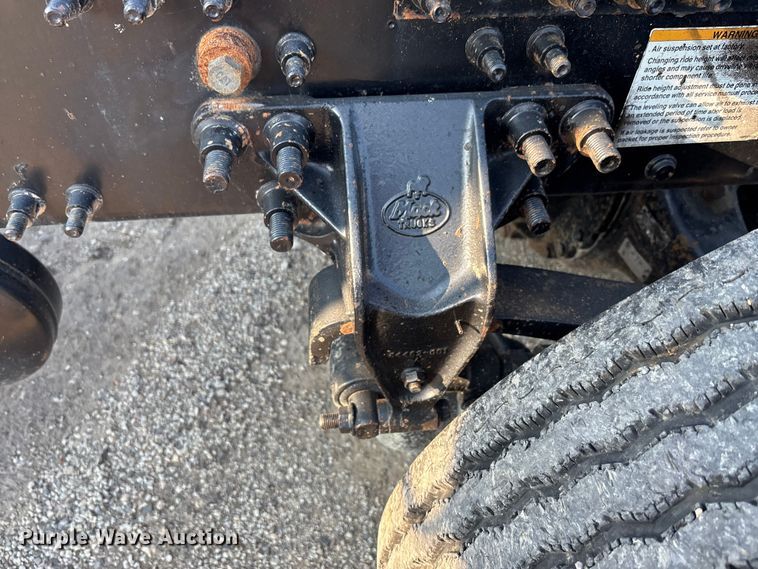 image for item DT4968 2007 Mack 600 semi truck