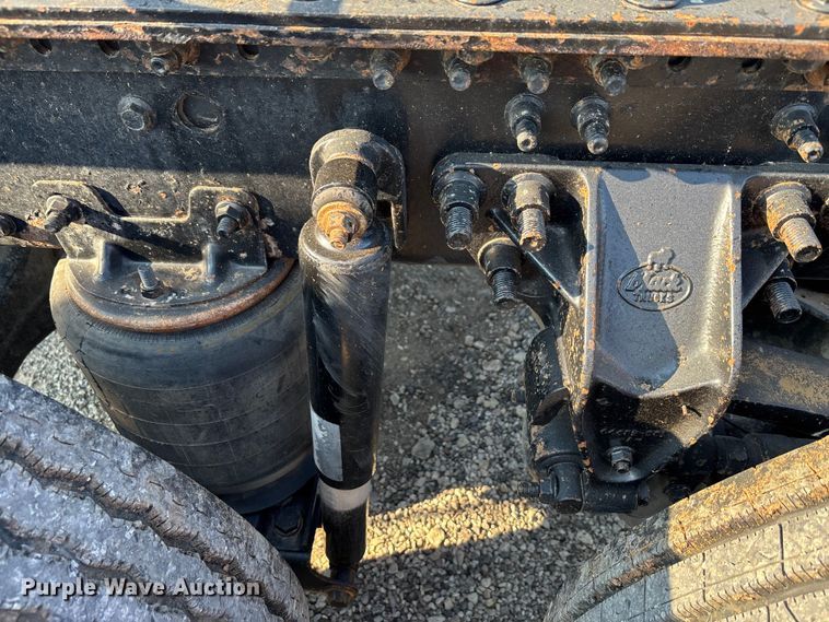 image for item DT4968 2007 Mack 600 semi truck