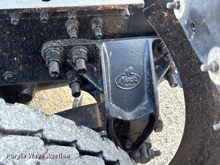 image for item DT4968 2007 Mack 600 semi truck