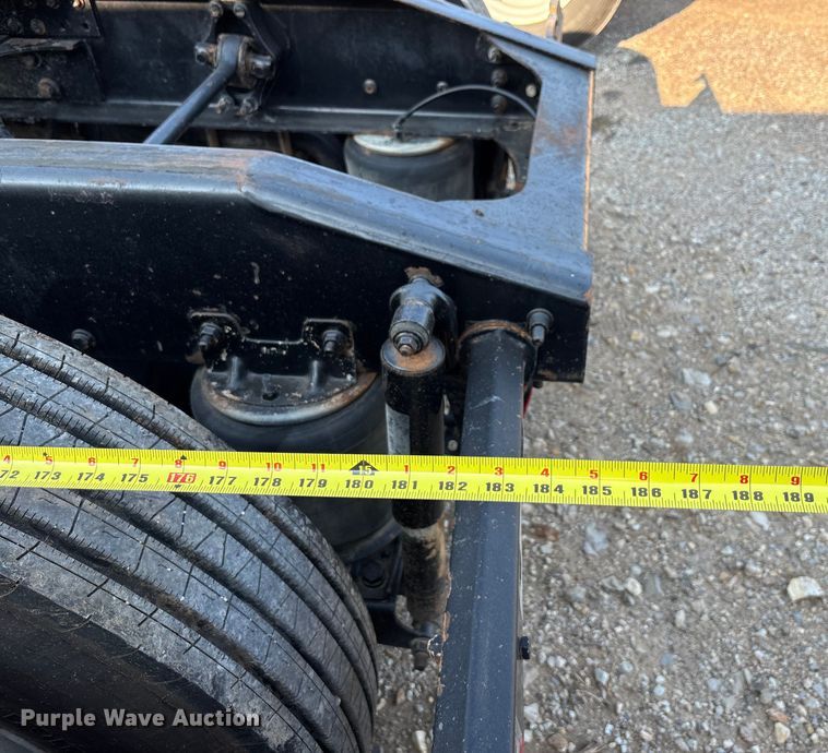 image for item DT4968 2007 Mack 600 semi truck